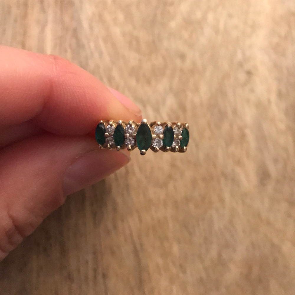 Emerald diamond ring